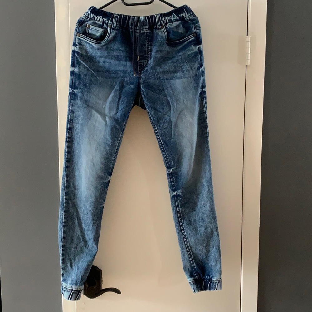 Stretchy jeans with cuff bottoms. skinny fit.